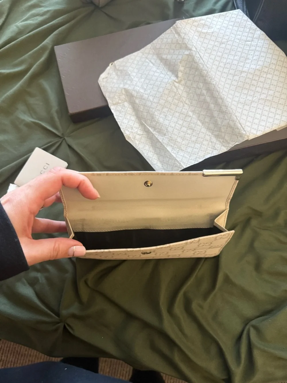 Gucci Beige Monogram Continental Wallet with Gold Accent - Picture 4 of 5